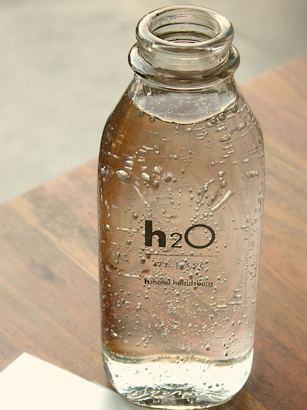 Vandens butelis be smėlio